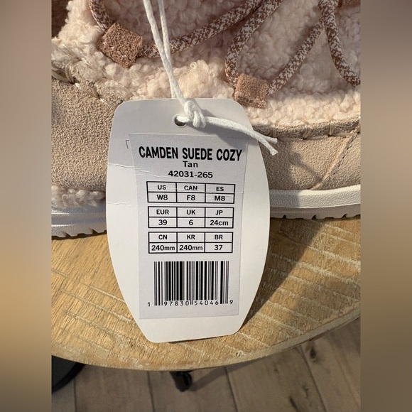 Hey Dude NWT
Camden All-Over Cozy Boot - Women’s Slip-On, 8 - Picture 6 of 7